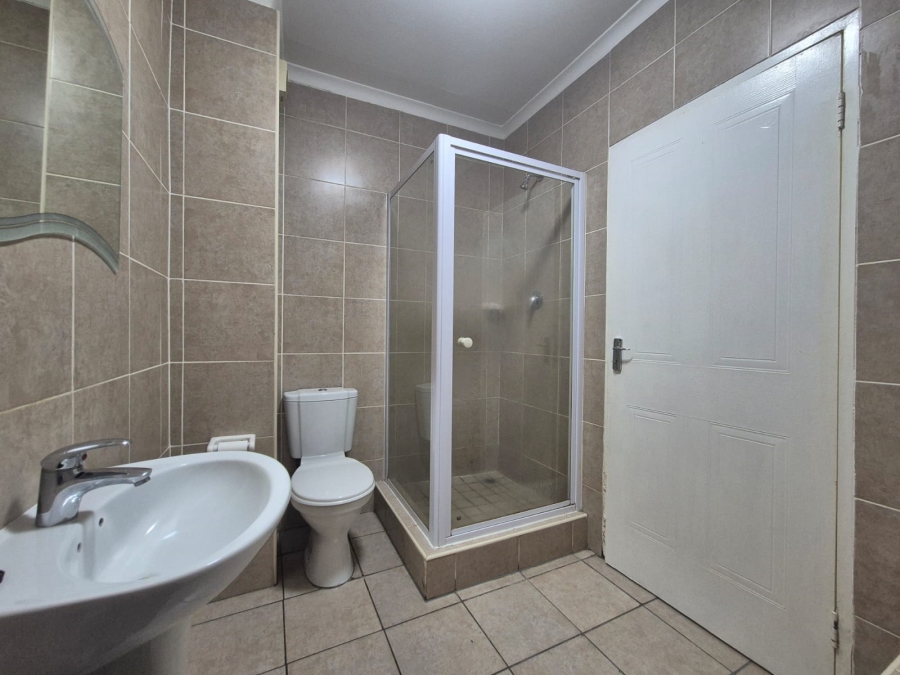 To Let 2 Bedroom Property for Rent in Protea Heights Western Cape